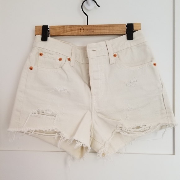 NWOT! Levi's Denim Shorts - Picture 2 of 5